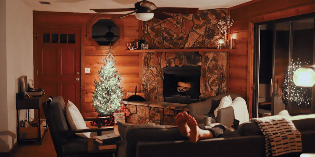 Cozy room with fireplace and Christmas tree